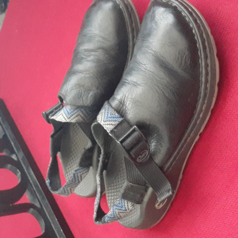 CHACO TOECOP CLOGS LEATHER